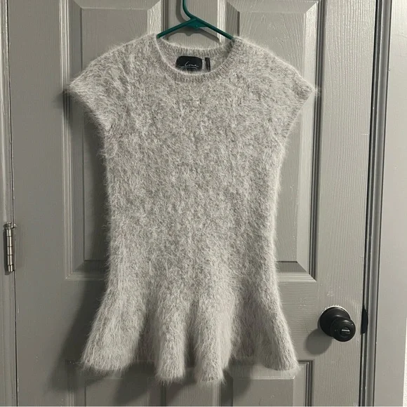 Line Knitwear Fuzzy Gray Blouse - Picture 2 of 6